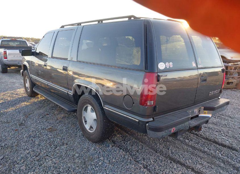 Photo 3 of 1999 Chevrolet Suburban 1500 LT (VIN 3GNFK16R3XG147202)