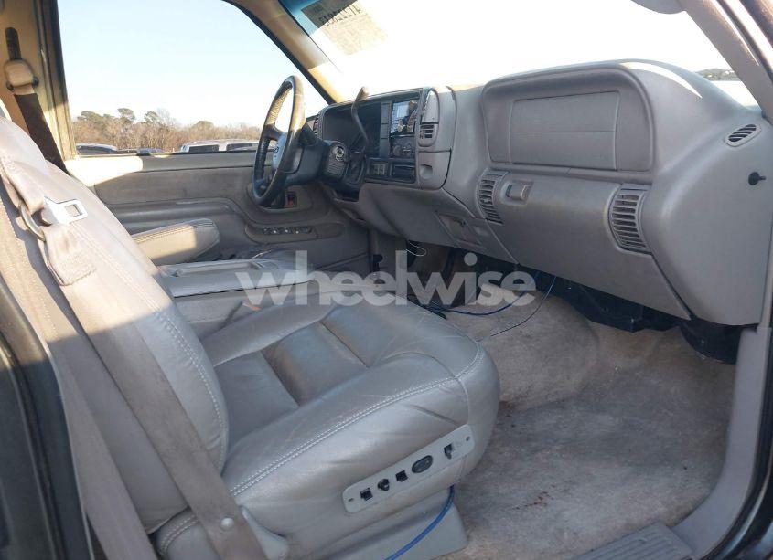 Photo 5 of 1999 Chevrolet Suburban 1500 LT (VIN 3GNFK16R3XG147202)