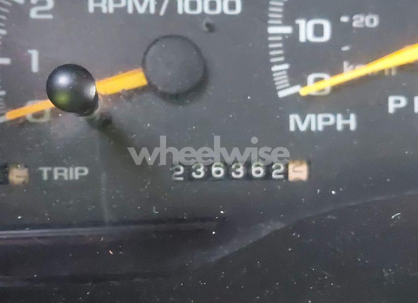 Photo 7 of 1999 Chevrolet Suburban 1500 LT (VIN 3GNFK16R3XG147202)