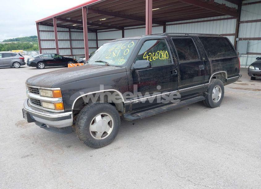 Photo 2 of 1999 Chevrolet Suburban 1500 LT (VIN 3GNFK16R4XG232727)