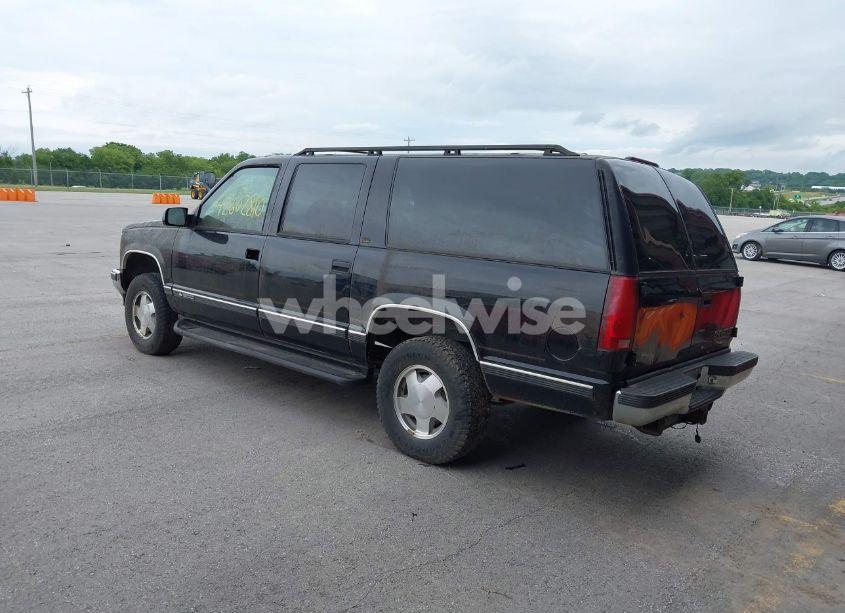Photo 3 of 1999 Chevrolet Suburban 1500 LT (VIN 3GNFK16R4XG232727)