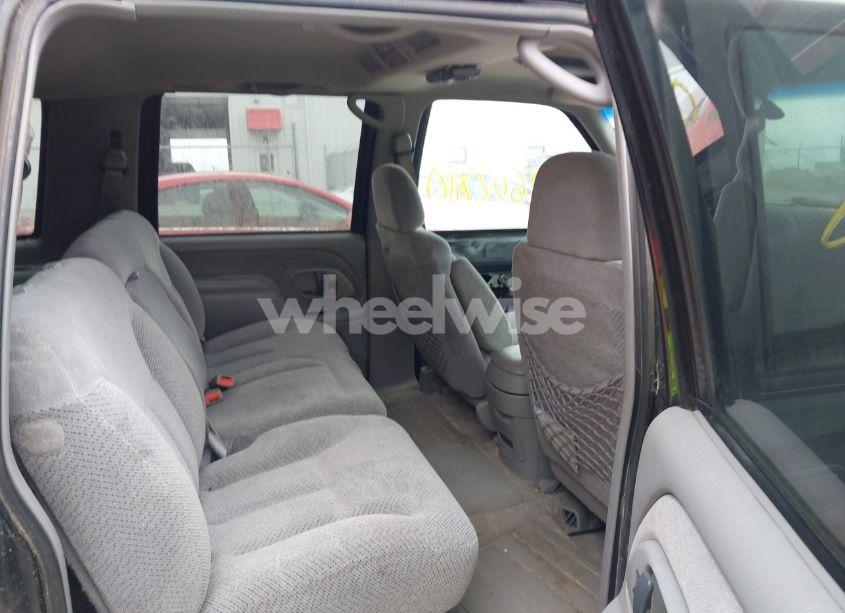 Photo 8 of 1999 Chevrolet Suburban 1500 LT (VIN 3GNFK16R4XG232727)