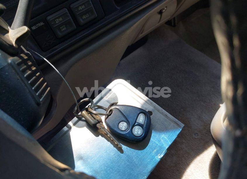 Photo 11 of 1999 Chevrolet Suburban 1500 LT (VIN 3GNFK16R4XG246028)