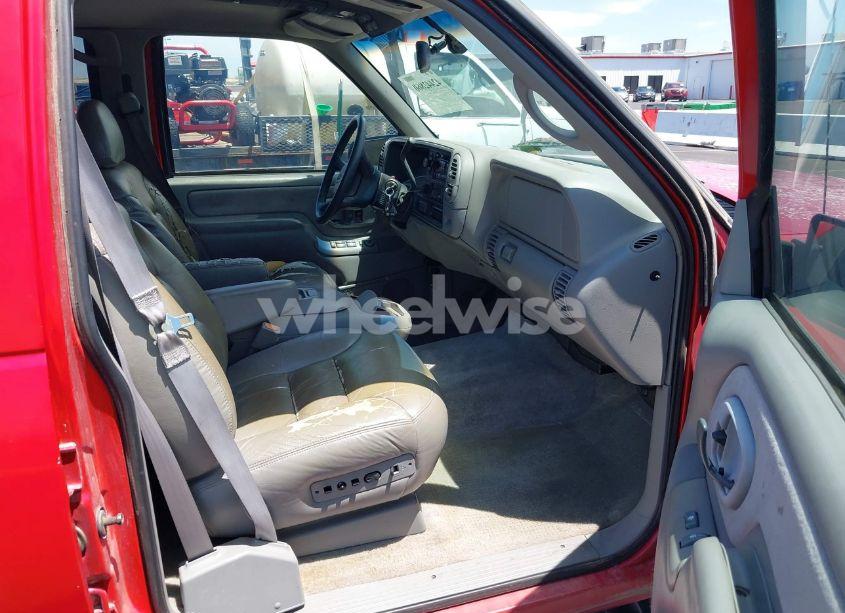 Photo 5 of 1999 Chevrolet Suburban 1500 LT (VIN 3GNFK16R4XG246028)