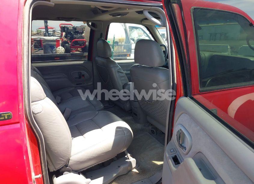 Photo 8 of 1999 Chevrolet Suburban 1500 LT (VIN 3GNFK16R4XG246028)