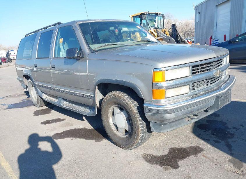 1998 Chevrolet Suburban 1500 (VIN 3GNFK16R5WG127760) main photo