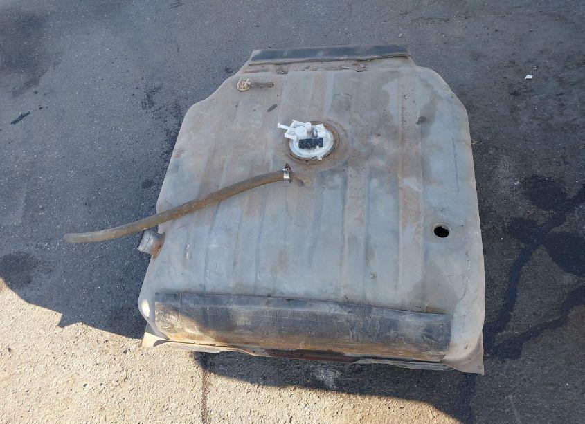 Photo 11 of 1998 Chevrolet Suburban 1500 (VIN 3GNFK16R5WG127760)