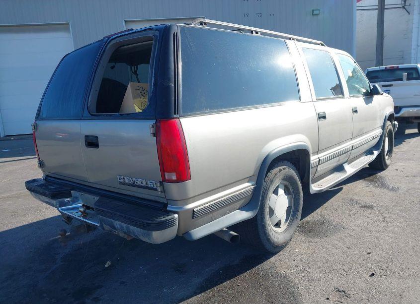 Photo 4 of 1998 Chevrolet Suburban 1500 (VIN 3GNFK16R5WG127760)