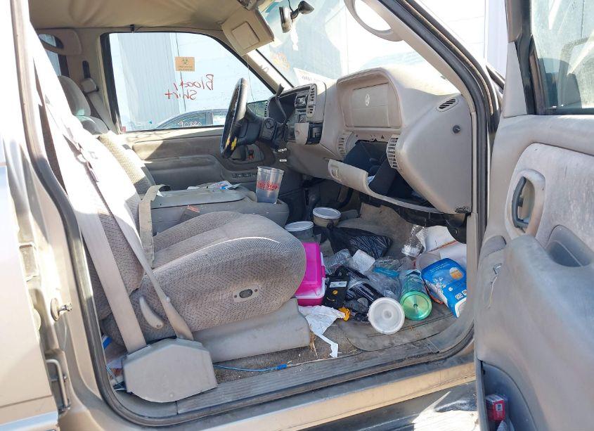 Photo 5 of 1998 Chevrolet Suburban 1500 (VIN 3GNFK16R5WG127760)