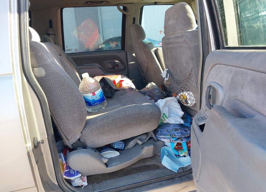 Photo 8 of 1998 Chevrolet Suburban 1500 (VIN 3GNFK16R5WG127760)