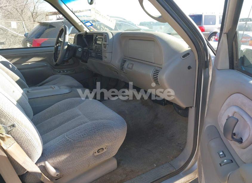 Photo 5 of 1997 Chevrolet Suburban 1500 (VIN 3GNFK16R6VG186072)