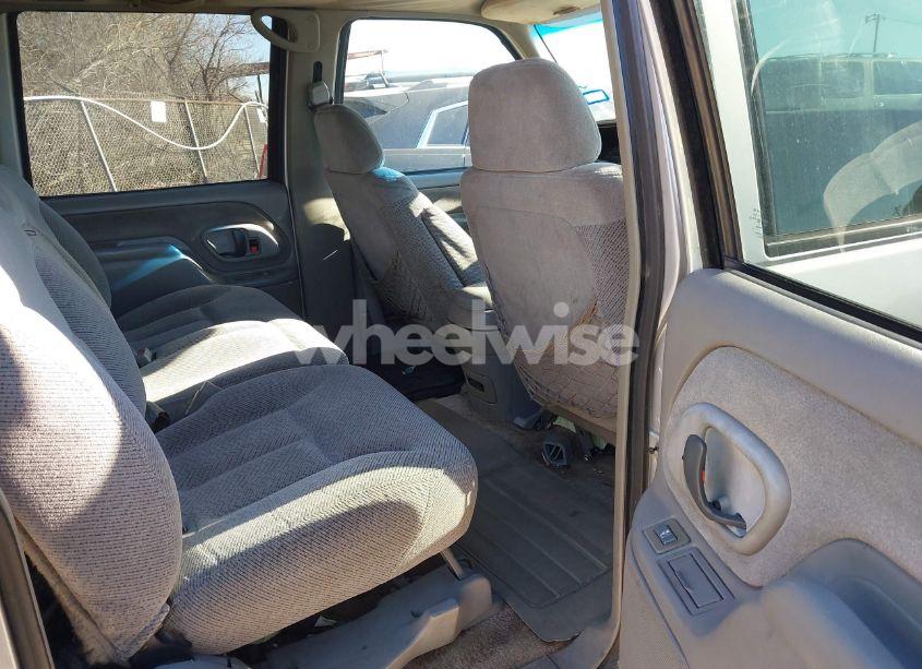 Photo 8 of 1997 Chevrolet Suburban 1500 (VIN 3GNFK16R6VG186072)