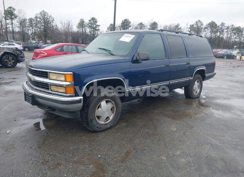 Photo 2 of 1999 Chevrolet Suburban 1500 LT (VIN 3GNFK16R6XG177360)