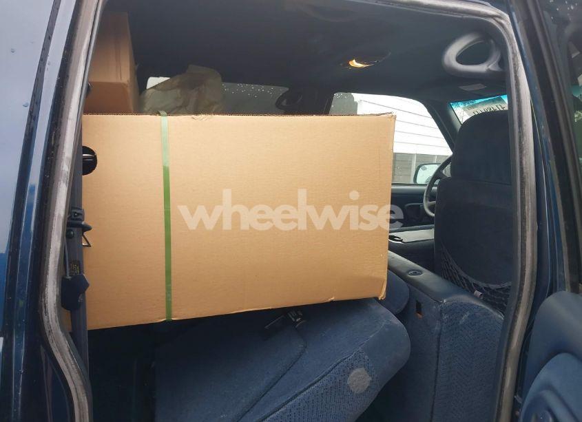 Photo 8 of 1999 Chevrolet Suburban 1500 LT (VIN 3GNFK16R6XG177360)