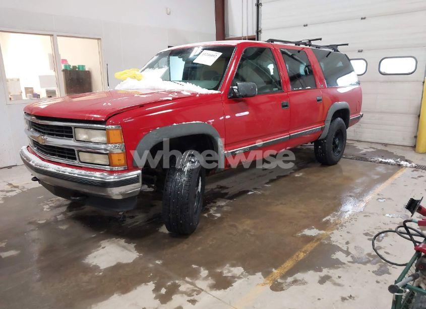 Photo 2 of 1999 Chevrolet Suburban 1500 LT (VIN 3GNFK16R6XG236682)