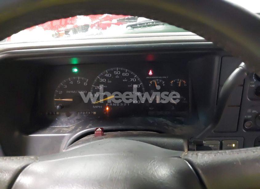 Photo 7 of 1999 Chevrolet Suburban 1500 LT (VIN 3GNFK16R6XG236682)