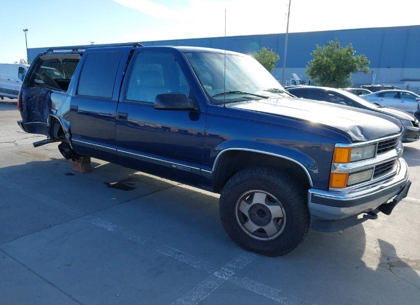 1999 Chevrolet Suburban 1500 LT (VIN 3GNFK16R7XG179747) main photo