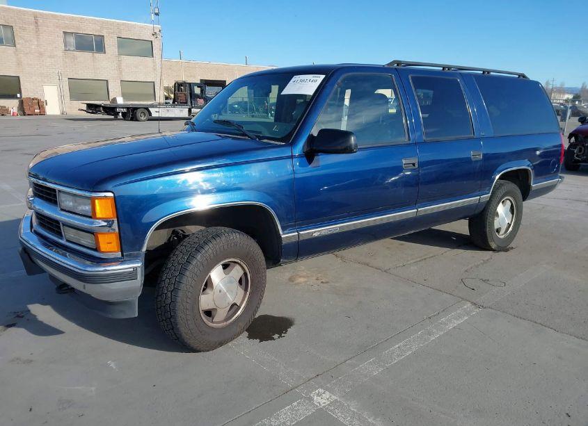 Photo 2 of 1999 Chevrolet Suburban 1500 LT (VIN 3GNFK16R7XG179747)
