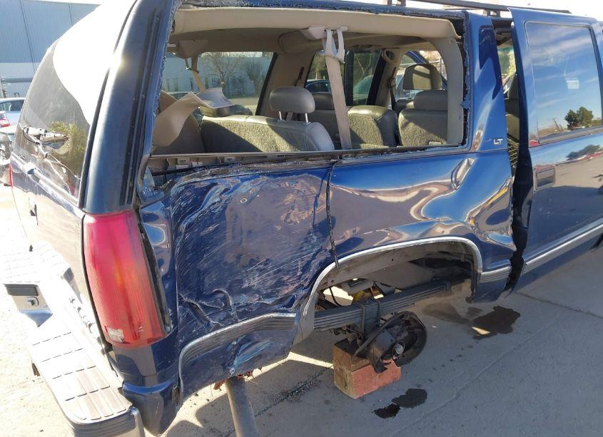 Photo 6 of 1999 Chevrolet Suburban 1500 LT (VIN 3GNFK16R7XG179747)