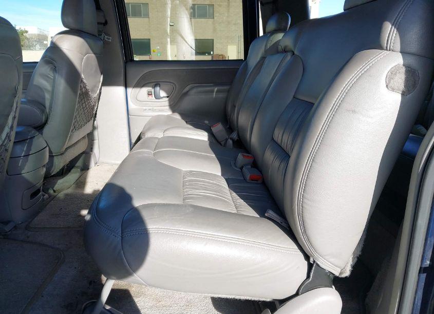 Photo 8 of 1999 Chevrolet Suburban 1500 LT (VIN 3GNFK16R7XG179747)
