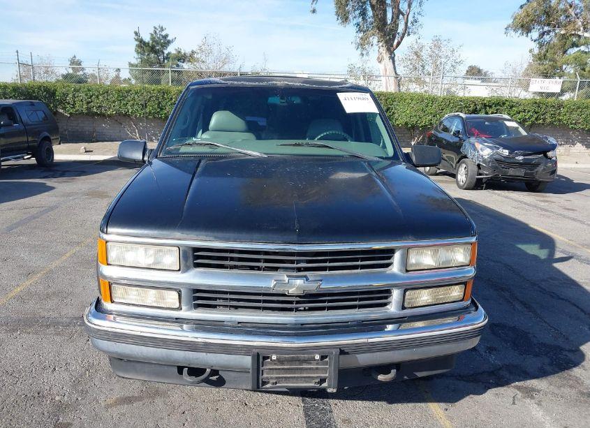Photo 12 of 1999 Chevrolet Suburban 1500 LT (VIN 3GNFK16R7XG180560)