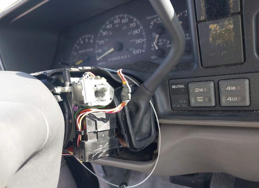 Photo 17 of 1999 Chevrolet Suburban 1500 LT (VIN 3GNFK16R7XG180560)