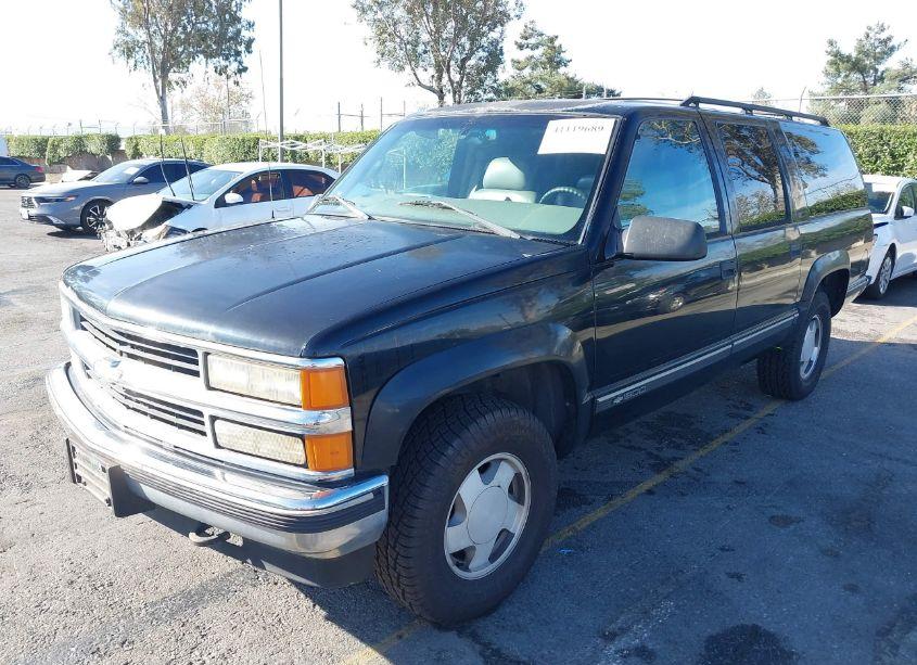 Photo 2 of 1999 Chevrolet Suburban 1500 LT (VIN 3GNFK16R7XG180560)