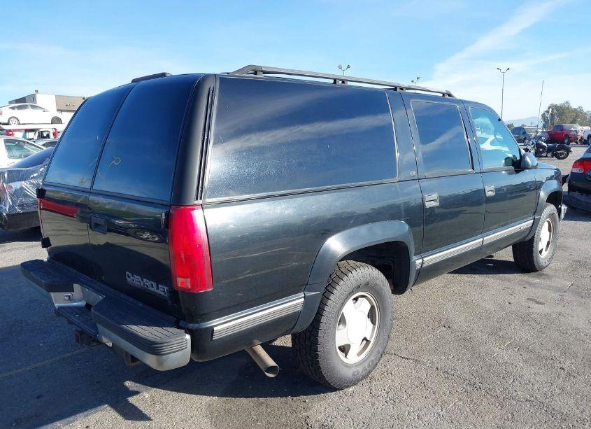 Photo 4 of 1999 Chevrolet Suburban 1500 LT (VIN 3GNFK16R7XG180560)