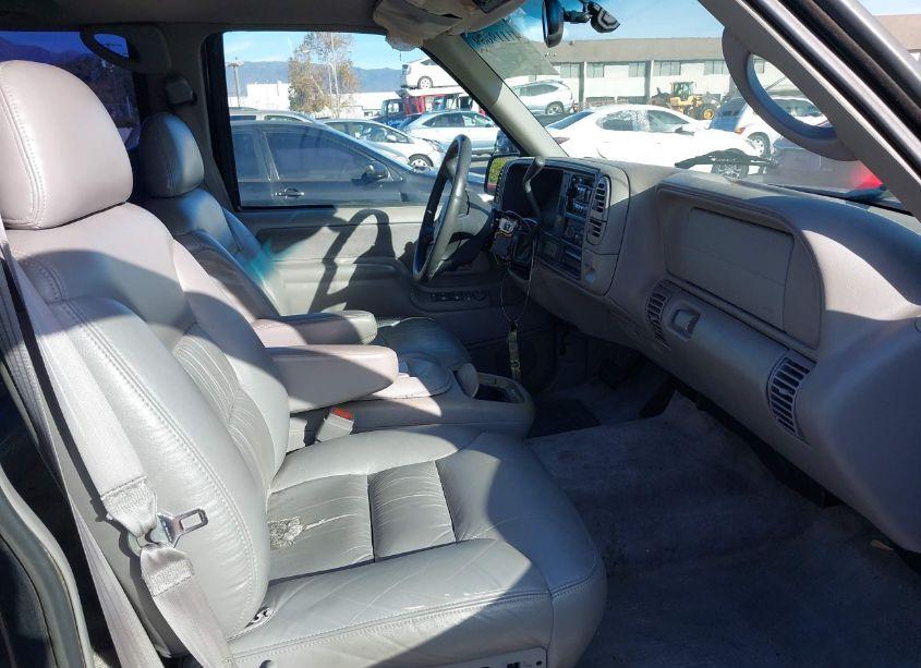 Photo 5 of 1999 Chevrolet Suburban 1500 LT (VIN 3GNFK16R7XG180560)