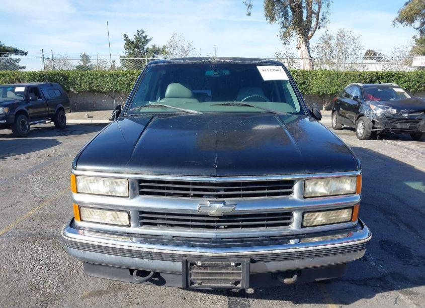 Photo 6 of 1999 Chevrolet Suburban 1500 LT (VIN 3GNFK16R7XG180560)