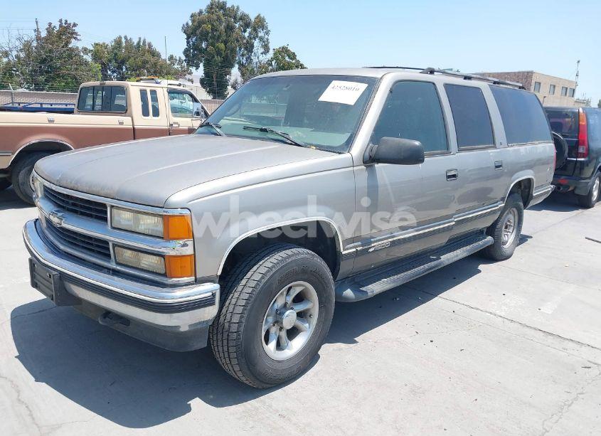 Photo 2 of 1999 Chevrolet Suburban 1500 LT (VIN 3GNFK16R7XG237811)