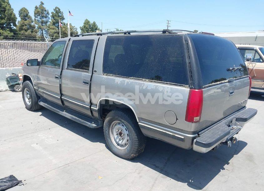 Photo 3 of 1999 Chevrolet Suburban 1500 LT (VIN 3GNFK16R7XG237811)