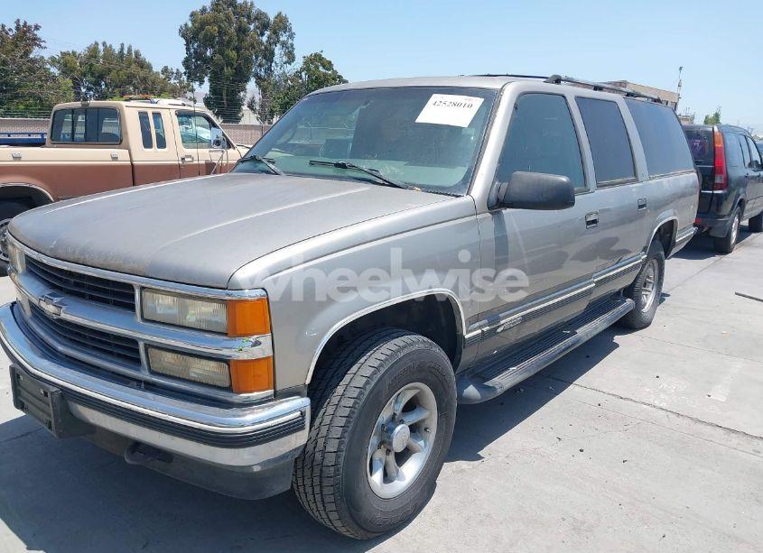 Photo 6 of 1999 Chevrolet Suburban 1500 LT (VIN 3GNFK16R7XG237811)