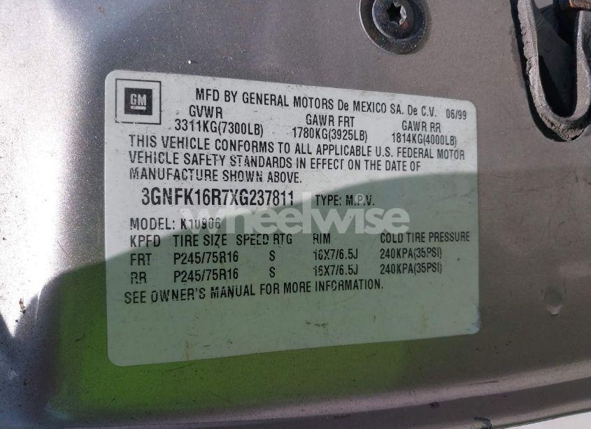 Photo 9 of 1999 Chevrolet Suburban 1500 LT (VIN 3GNFK16R7XG237811)