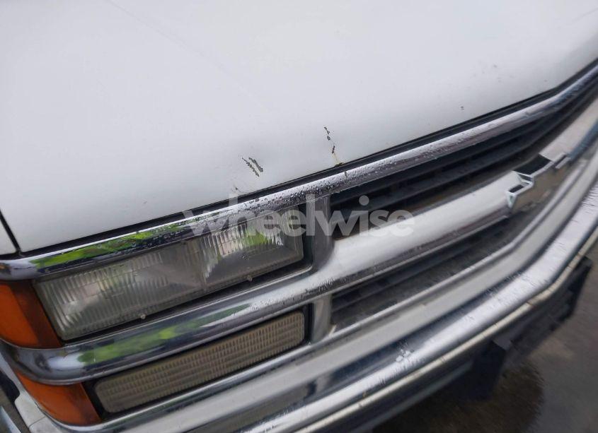 Photo 6 of 1997 Chevrolet Suburban 1500 (VIN 3GNFK16R8VG190673)