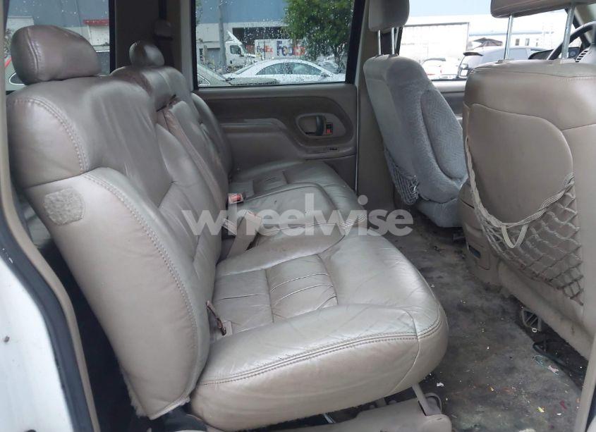 Photo 8 of 1997 Chevrolet Suburban 1500 (VIN 3GNFK16R8VG190673)