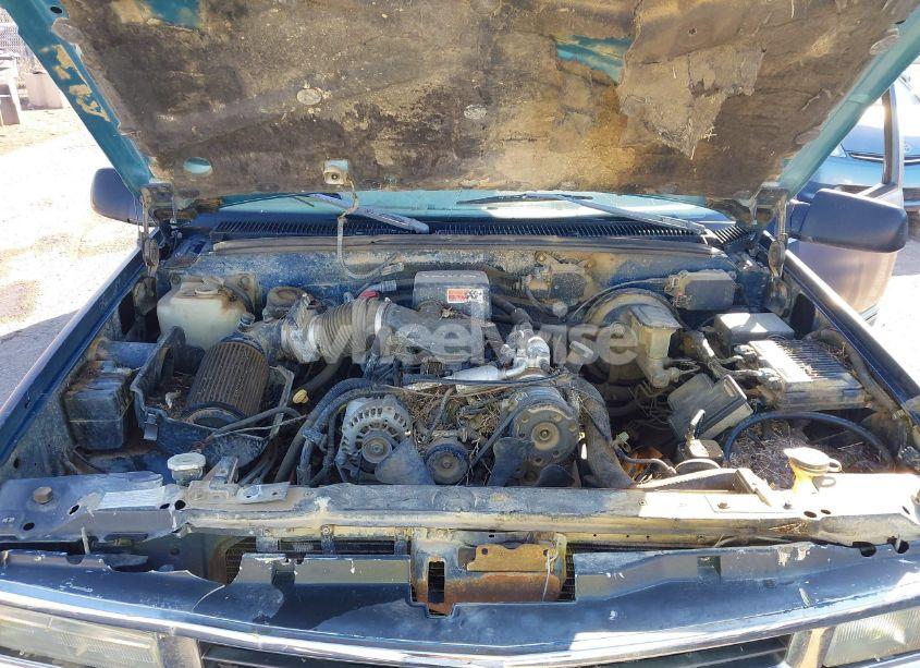 Photo 10 of 1998 Chevrolet Suburban 1500 (VIN 3GNFK16R8WG122858)