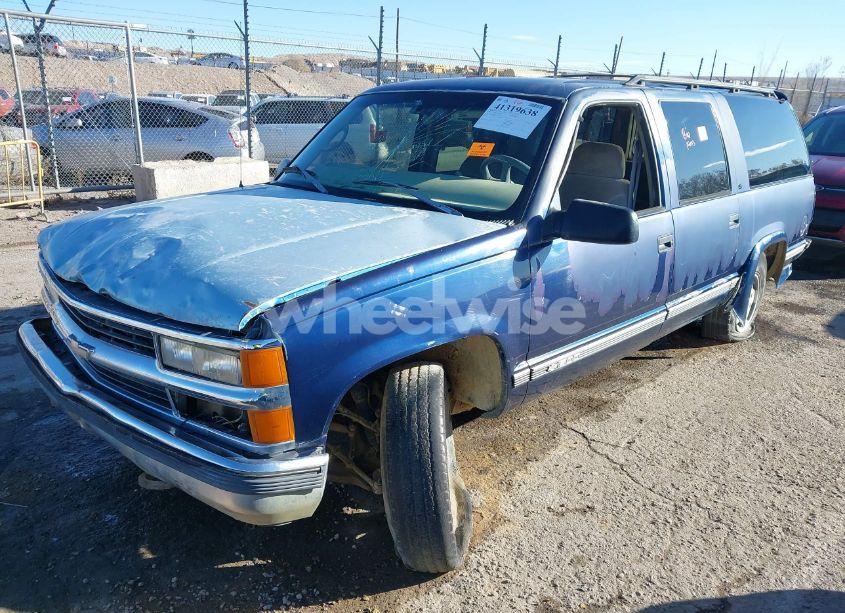 Photo 2 of 1998 Chevrolet Suburban 1500 (VIN 3GNFK16R8WG122858)
