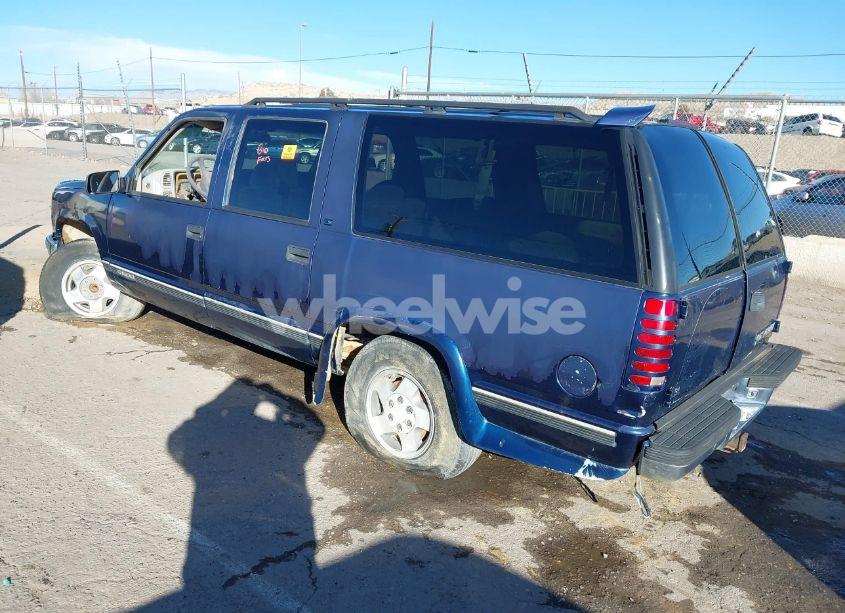 Photo 3 of 1998 Chevrolet Suburban 1500 (VIN 3GNFK16R8WG122858)