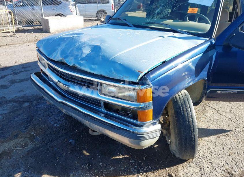 Photo 6 of 1998 Chevrolet Suburban 1500 (VIN 3GNFK16R8WG122858)