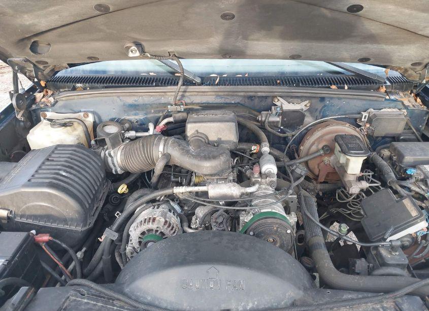 Photo 10 of 1998 Chevrolet Suburban 1500 (VIN 3GNFK16R9WG148739)