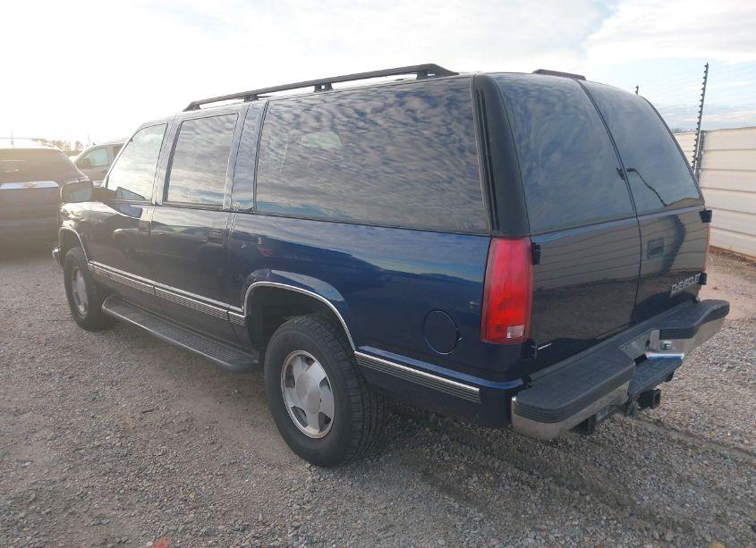 Photo 3 of 1998 Chevrolet Suburban 1500 (VIN 3GNFK16R9WG148739)