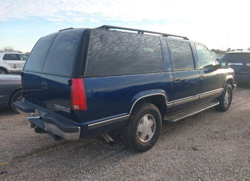 Photo 4 of 1998 Chevrolet Suburban 1500 (VIN 3GNFK16R9WG148739)