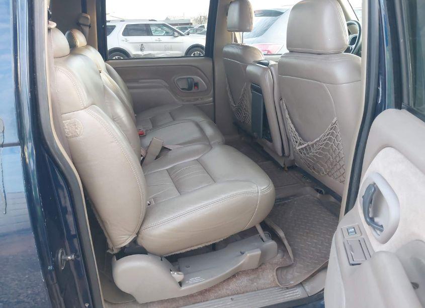Photo 8 of 1998 Chevrolet Suburban 1500 (VIN 3GNFK16R9WG148739)