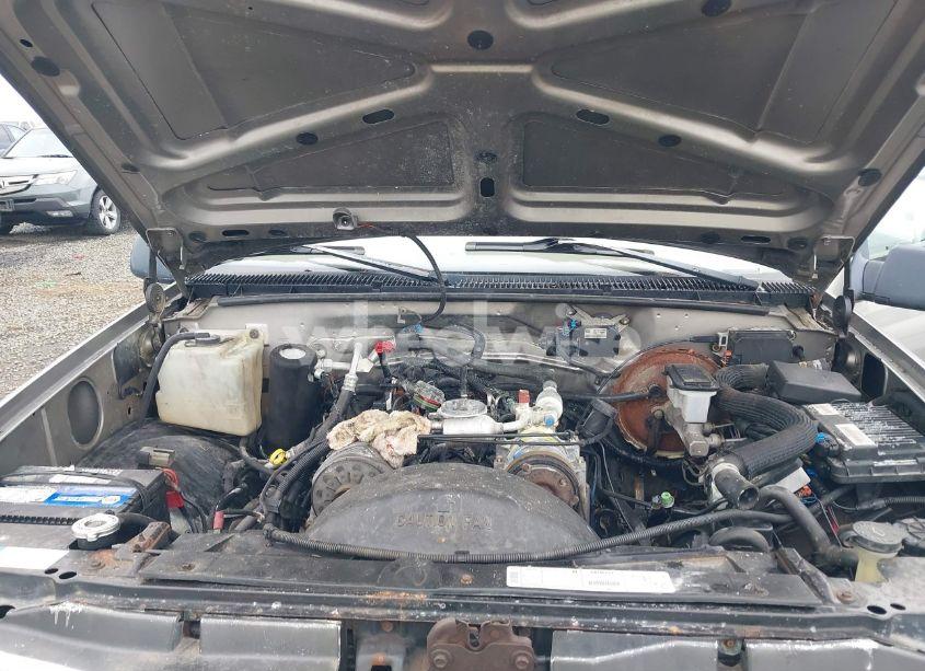 Photo 10 of 1999 Chevrolet Suburban 1500 LT (VIN 3GNFK16RXXG156463)