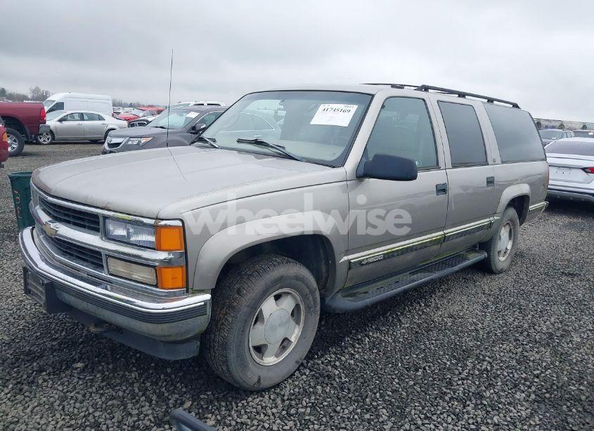Photo 2 of 1999 Chevrolet Suburban 1500 LT (VIN 3GNFK16RXXG156463)
