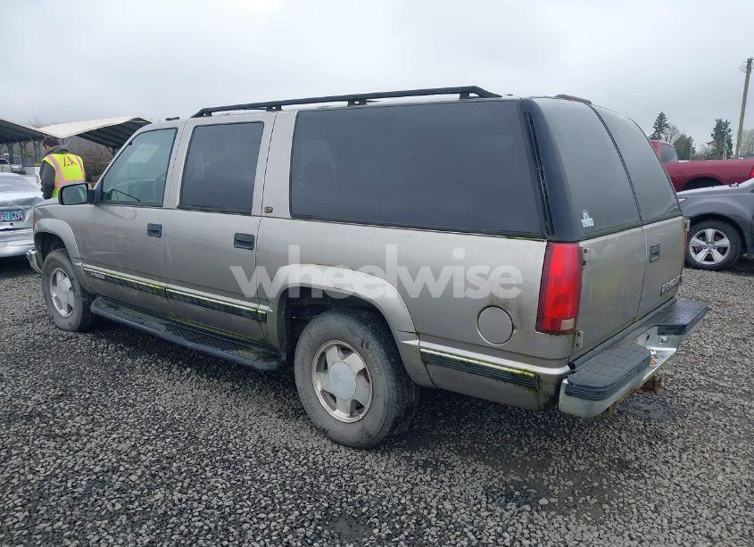 Photo 3 of 1999 Chevrolet Suburban 1500 LT (VIN 3GNFK16RXXG156463)