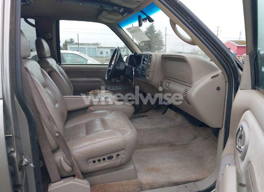 Photo 5 of 1999 Chevrolet Suburban 1500 LT (VIN 3GNFK16RXXG156463)