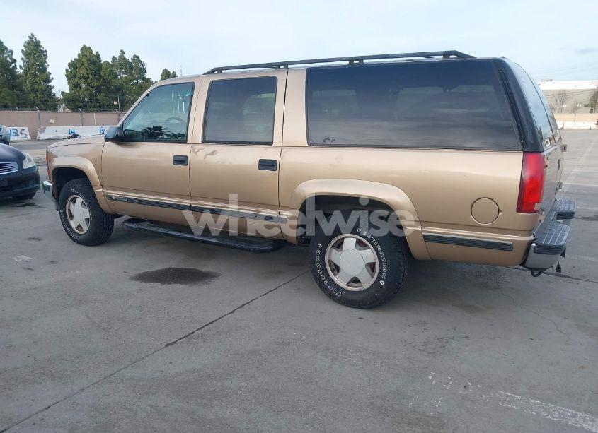 Photo 3 of 1999 Chevrolet Suburban 1500 LT (VIN 3GNFK16RXXG185042)