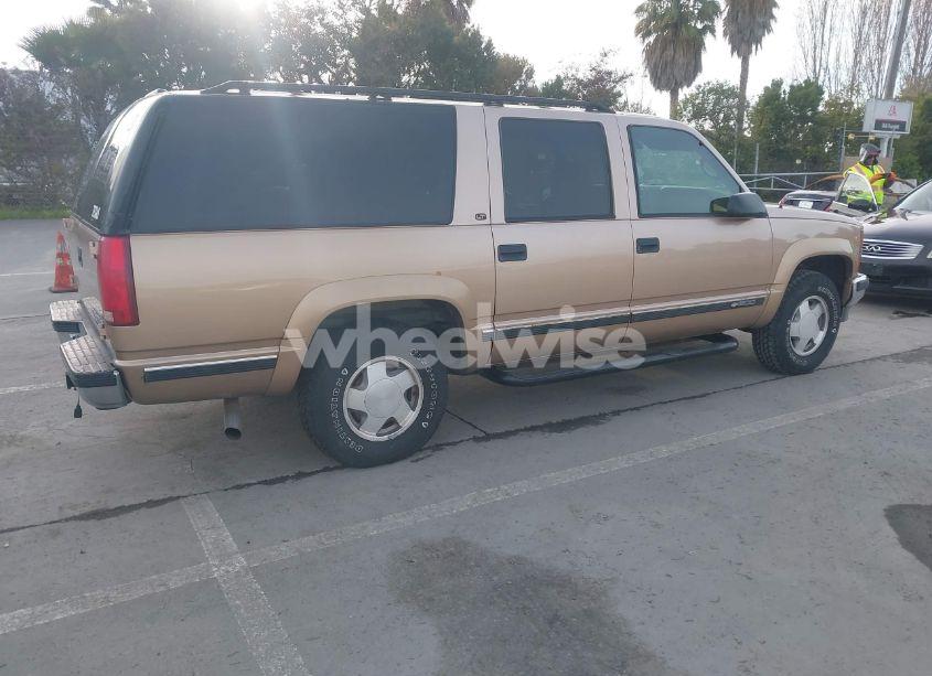 Photo 4 of 1999 Chevrolet Suburban 1500 LT (VIN 3GNFK16RXXG185042)